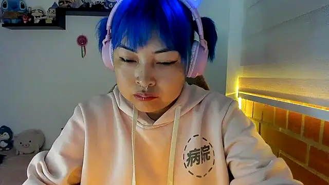 Snapshot of Shaddycute_ chatting on 10-21-25, 10:05 Shaddycute online show from 10-21-25, 10:05