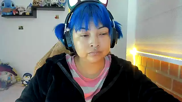 Snapshot of Shaddycute_ chatting on 10-30-25, 01:56 Shaddycute online show from 10-30-25, 01:56