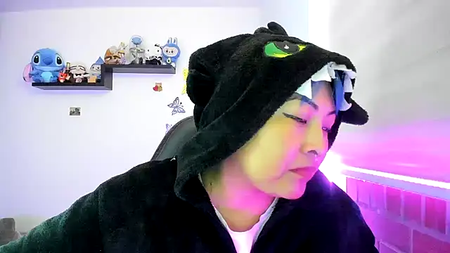 Snapshot of Shaddycute_ chatting on 11-18-25, 05:06 Shaddycute online show from 11-18-25, 05:06