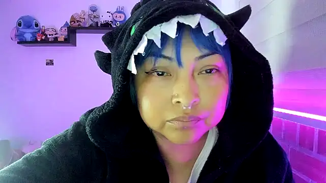 Snapshot of Shaddycute_ chatting on 11-19-25, 05:07 Shaddycute online show from 11-19-25, 05:07