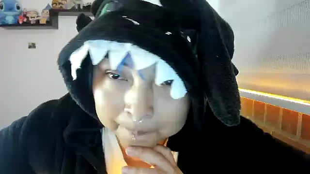 Snapshot of Shaddycute_ chatting on 11-19-25, 05:13 Shaddycute online show from 11-19-25, 05:13