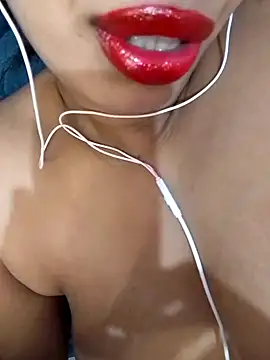 Snapshot of L-LOVE chatting on 12-11-24, 11:43 L-LOVE online show from 12-11-24, 11:43
