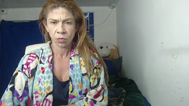 Snapshot of Antonella_borja chatting on 10-24-25, 05:04 Antonella borja online show from 10-24-25, 05:04