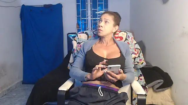 Snapshot of Antonella_borja chatting on 11-11-25, 06:19 Antonella borja online show from 11-11-25, 06:19