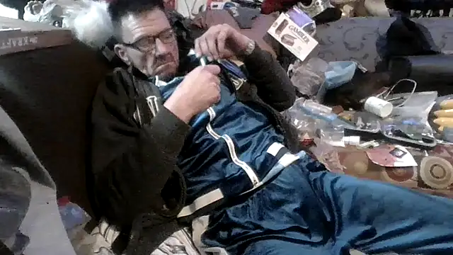 Snapshot of gettinit2wice chatting on 10-30-25, 01:45 gettinit2wice online show from 10-30-25, 01:45