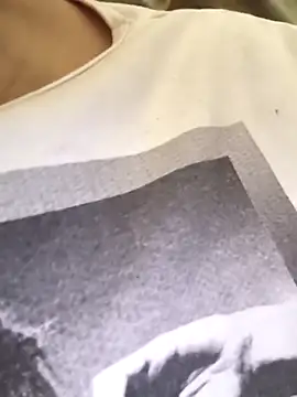 Snapshot of florecita9 chatting on 11-21-25, 05:44 florecita9 online show from 11-21-25, 05:44