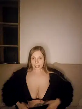 Snapshot of katiestevens chatting on 11-23-25, 10:09 katiestevens online show from 11-23-25, 10:09