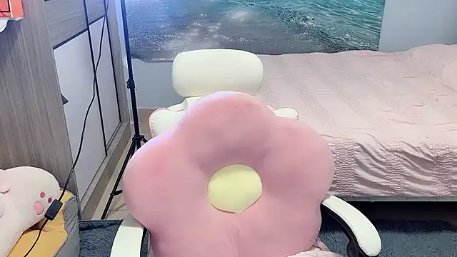 Snapshot of Lucky-Anna001 chatting on 10-22-25, 03:29 Lucky-Anna001 online show from 10-22-25, 03:29