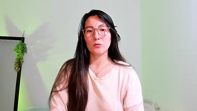 Elle Lee  online show from 02-24-25, 04:47