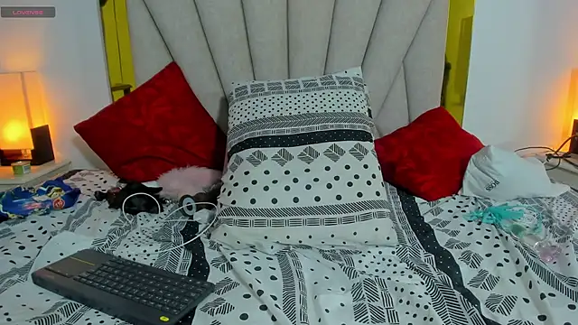 Snapshot of vahiolet_fuentes chatting on 12-19-24, 09:18 vahiolet fuentes online show from 12-19-24, 09:18