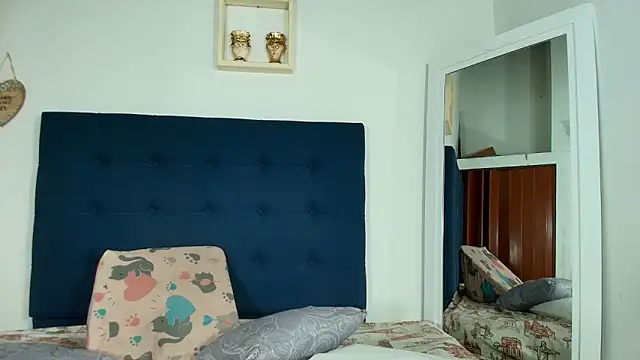 Snapshot of vahiolet_fuentes chatting on 03-22-25, 02:59 vahiolet fuentes online show from 03-22-25, 02:59