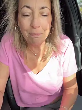 Snapshot of Cherry-red-xo chatting on 11-06-25, 06:09 Cherry-red-xo online show from 11-06-25, 06:09