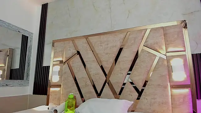 molly sweetee online show from 10-19-25, 01:39