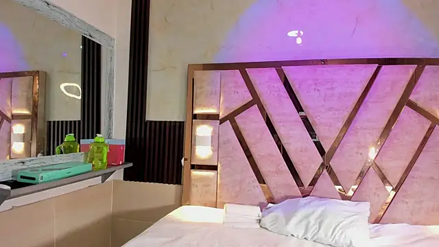 molly sweetee online show from 12-16-25, 01:43