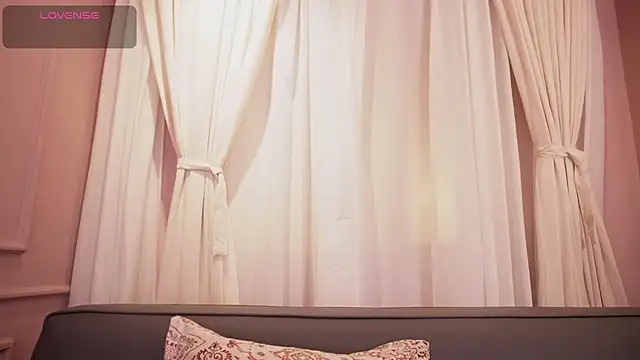 Snapshot of Sophia_wilsonn_ chatting on 10-22-25, 11:32 Sophia wilsonn online show from 10-22-25, 11:32