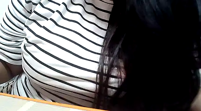 Snapshot of hot_pavitra chatting on 12-05-24, 06:33 hot pavitra online show from 12-05-24, 06:33