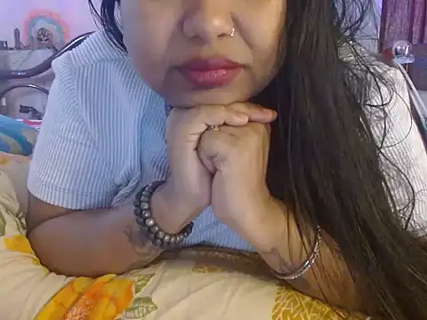 Snapshot of TASHa009 chatting on 03-08-25, 10:11 TASHa009 online show from 03-08-25, 10:11