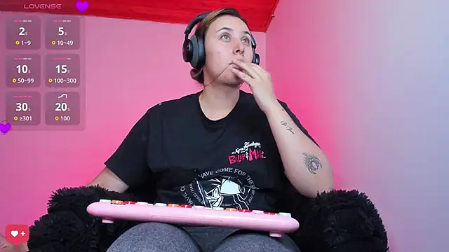 bonnie moon  online show from 02-09-26, 09:41