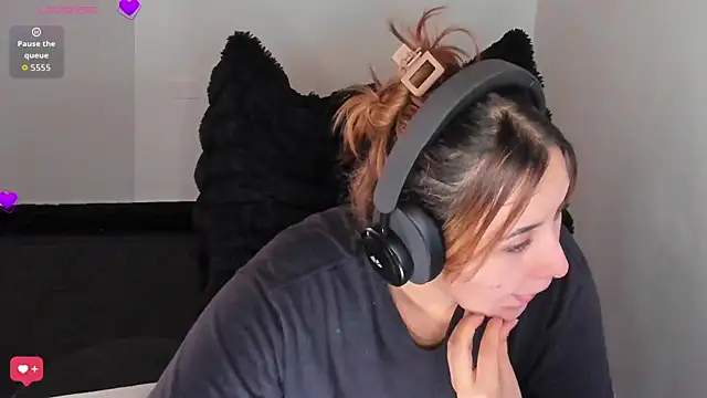 bonnie moon  online show from 02-12-26, 07:42