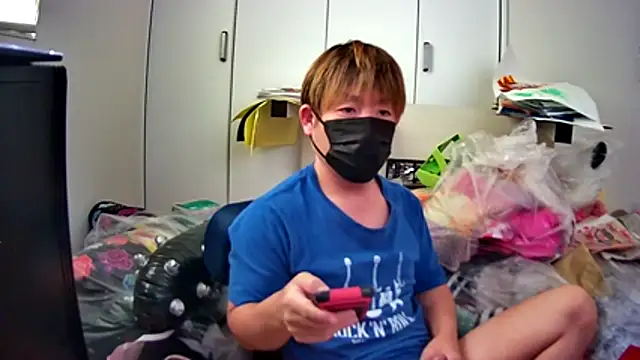 Snapshot of Osikokusama chatting on 10-15-25, 02:01 Osikokusama online show from 10-15-25, 02:01