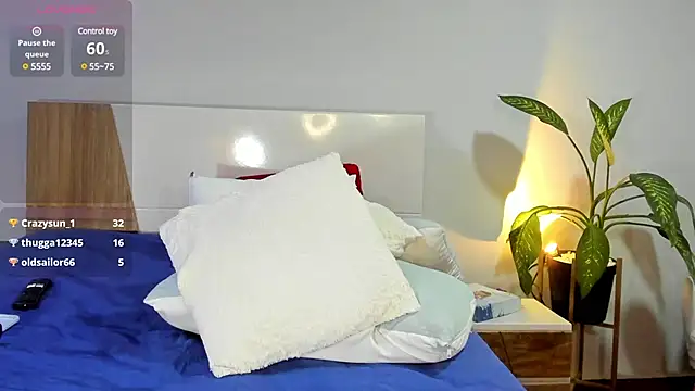 ClaraMariaMon online show from 12-23-24, 10:55