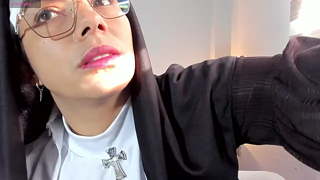 ClaraMariaMon online show from 11-28-25, 01:03