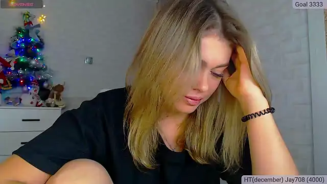 Snapshot of SuchCute chatting on 12-11-24, 03:35 SuchCute online show from 12-11-24, 03:35