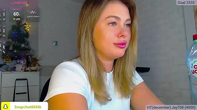 Snapshot of SuchCute chatting on 12-15-24, 03:34 SuchCute online show from 12-15-24, 03:34