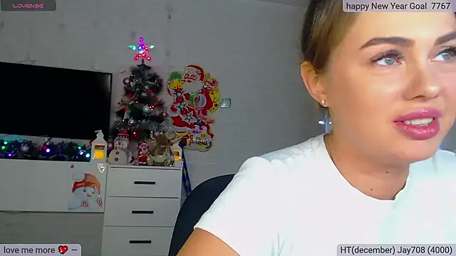 Snapshot of SuchCute chatting on 12-31-24, 03:01 SuchCute online show from 12-31-24, 03:01