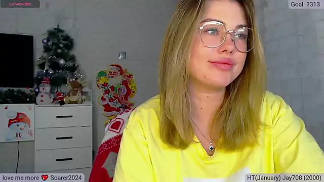 Snapshot of SuchCute chatting on 01-12-25, 03:28 SuchCute online show from 01-12-25, 03:28