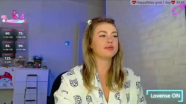 Snapshot of SuchCute chatting on 09-14-25, 02:11 SuchCute online show from 09-14-25, 02:11