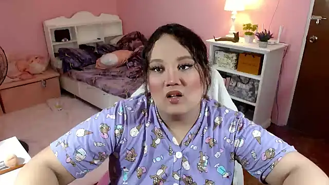 Snapshot of GiannaLopezSmith chatting on 11-18-25, 03:49 GiannaLopezSmith online show from 11-18-25, 03:49