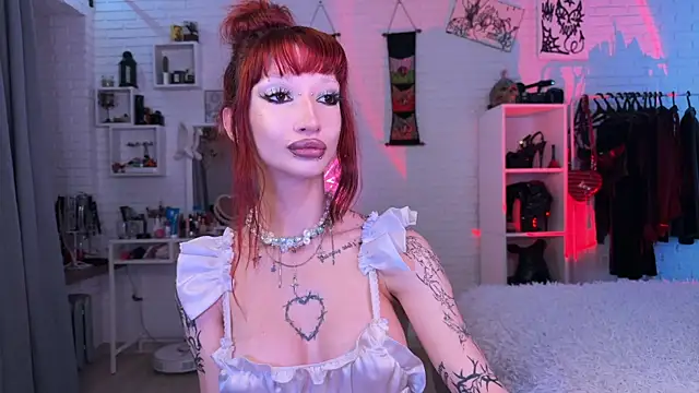 Snapshot of Marcellean chatting on 10-13-25, 03:39 Marcellean online show from 10-13-25, 03:39