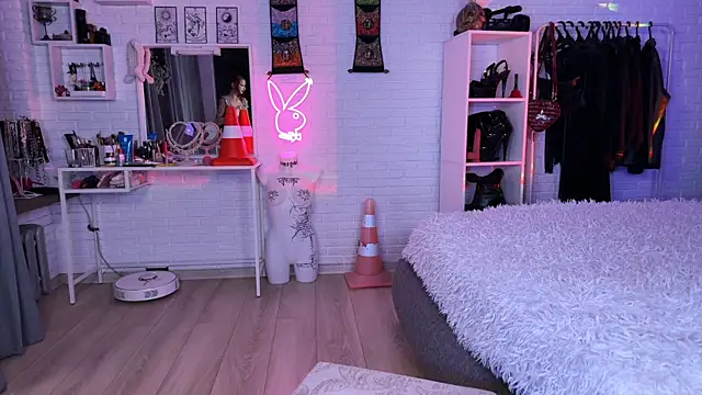 Snapshot of Marcellean chatting on 10-14-25, 03:40 Marcellean online show from 10-14-25, 03:40