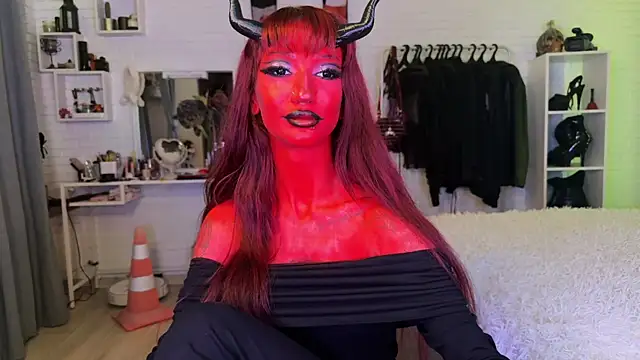 Snapshot of Marcellean chatting on 10-30-25, 01:51 Marcellean online show from 10-30-25, 01:51