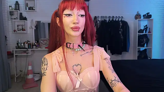 Snapshot of Marcellean chatting on 11-06-25, 03:40 Marcellean online show from 11-06-25, 03:40