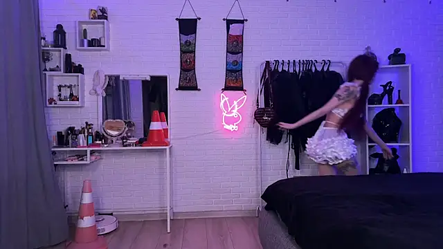 Snapshot of Marcellean chatting on 11-12-25, 05:30 Marcellean online show from 11-12-25, 05:30