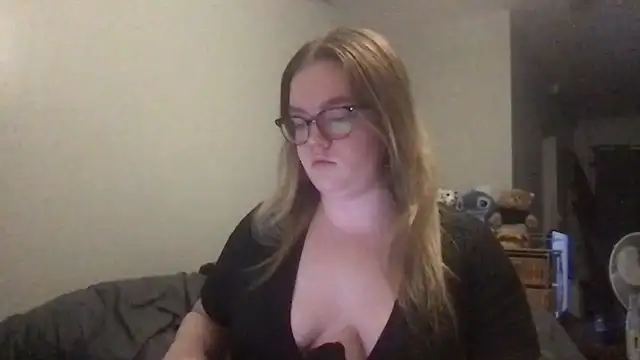 Snapshot of honeyyy24 chatting on 10-07-25, 06:27 honeyyy24 online show from 10-07-25, 06:27