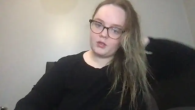 Snapshot of honeyyy24 chatting on 10-22-25, 07:02 honeyyy24 online show from 10-22-25, 07:02