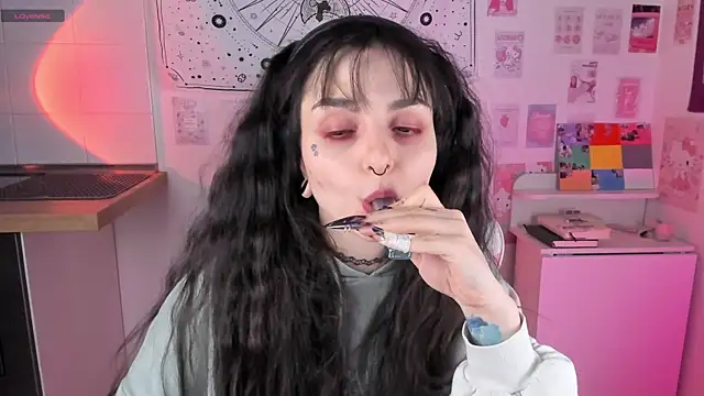 mollydoorsis1 online show from 02-22-25, 12:49