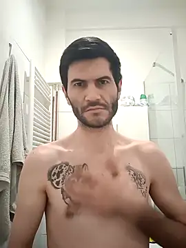 Snapshot of Gigolo4040 chatting on 12-14-24, 07:25 Gigolo4040 online show from 12-14-24, 07:25