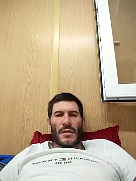 Snapshot of Gigolo4040 chatting on 10-08-25, 04:37 Gigolo4040 online show from 10-08-25, 04:37