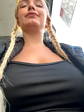 Snapshot of Milkyy_wway chatting on 10-07-25, 12:13 Milkyy wway online show from 10-07-25, 12:13