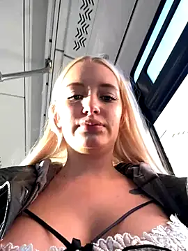 Snapshot of Milkyy_wway chatting on 10-19-25, 06:25 Milkyy wway online show from 10-19-25, 06:25