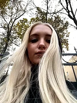 Snapshot of Milkyy_wway chatting on 10-20-25, 06:25 Milkyy wway online show from 10-20-25, 06:25