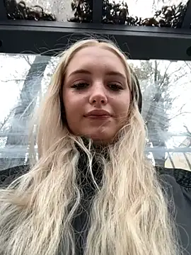 Snapshot of Milkyy_wway chatting on 10-22-25, 06:24 Milkyy wway online show from 10-22-25, 06:24