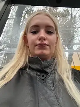 Snapshot of Milkyy_wway chatting on 10-25-25, 06:10 Milkyy wway online show from 10-25-25, 06:10