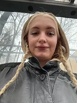 Snapshot of Milkyy_wway chatting on 11-17-25, 07:25 Milkyy wway online show from 11-17-25, 07:25