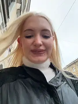 Snapshot of Milkyy_wway chatting on 11-19-25, 06:35 Milkyy wway online show from 11-19-25, 06:35