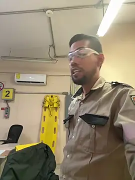 Snapshot of EnriquePersian197 chatting on 10-17-25, 12:25 EnriquePersian197 online show from 10-17-25, 12:25